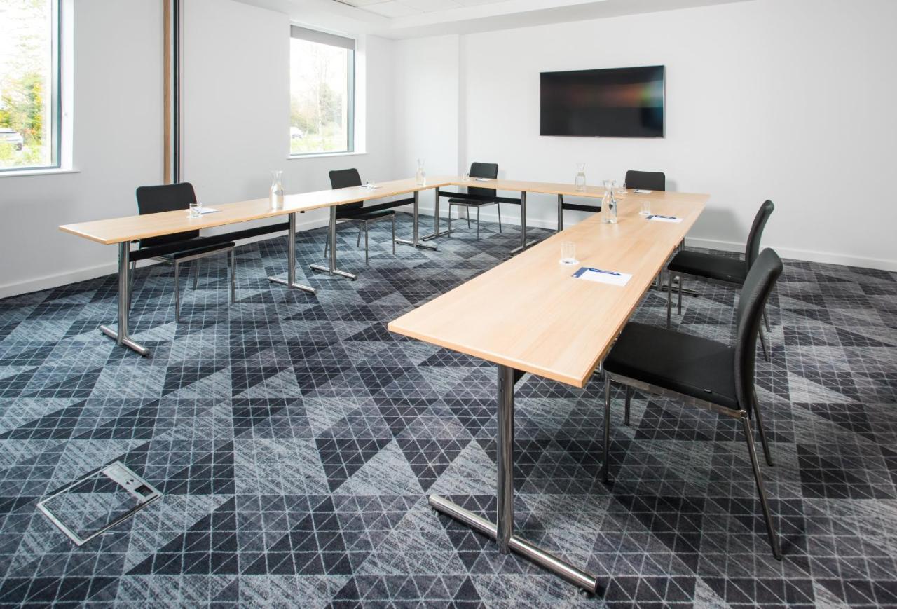 Holiday Inn Express - Bicester By Ihg Экстерьер фото